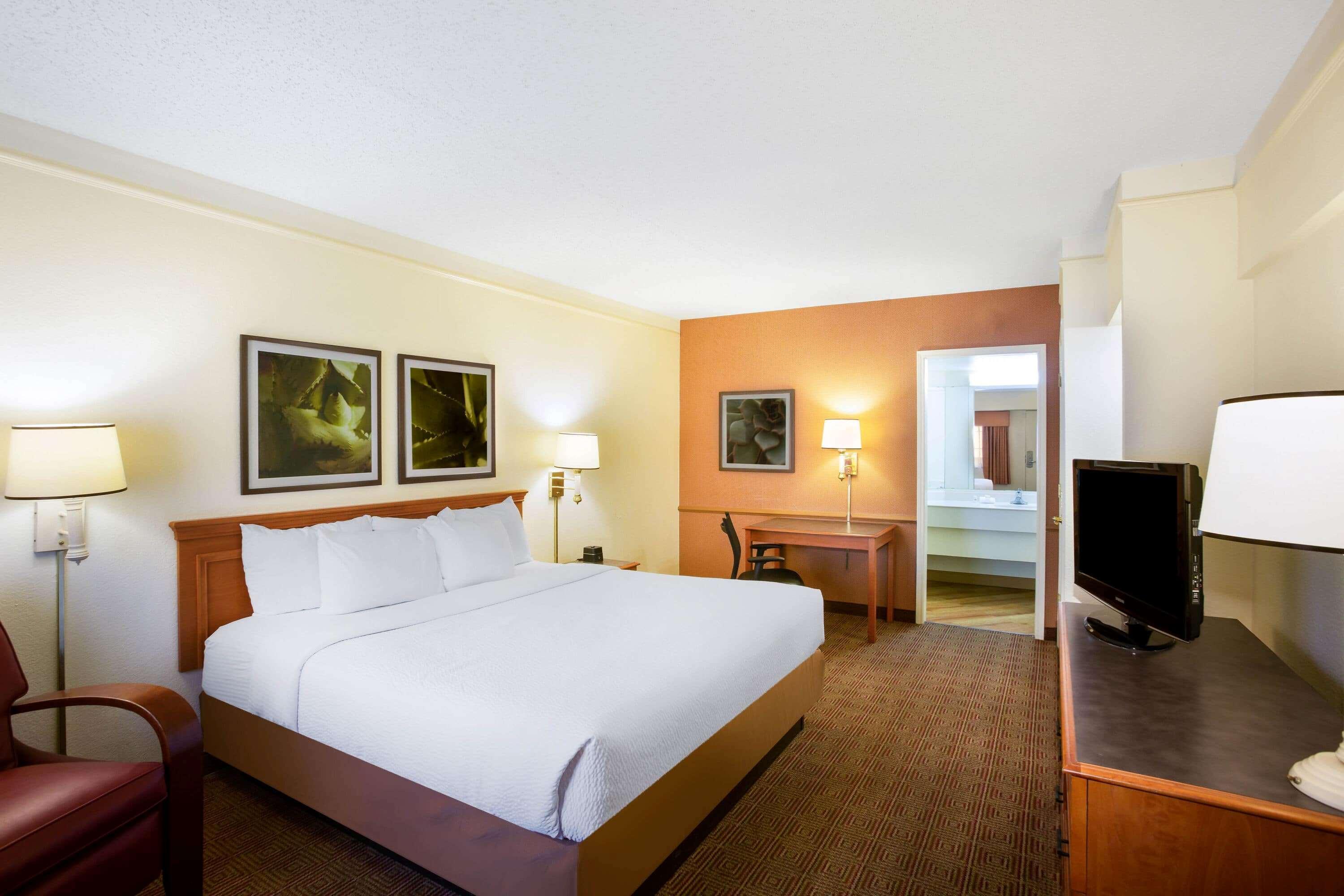 La Quinta Inn By Wyndham Austin Capitol / Downtown Екстер'єр фото